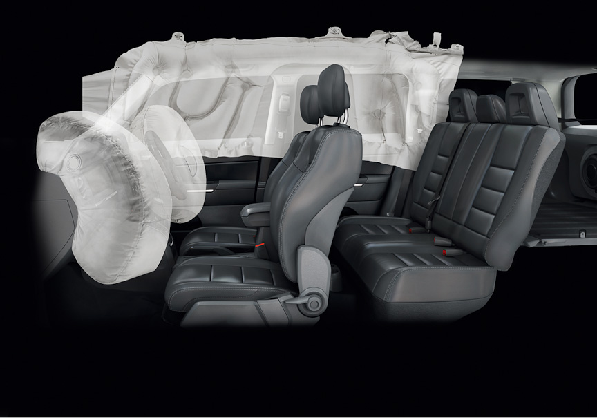 マルチステージフロントエアバッグ（運転席/助手席）、サイドカーテンエアバッグはスポーツ、リミテッドともに標準装備