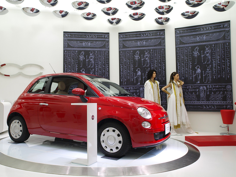 イタリアとアモーレをテーマに飾られたフィアット カフェ