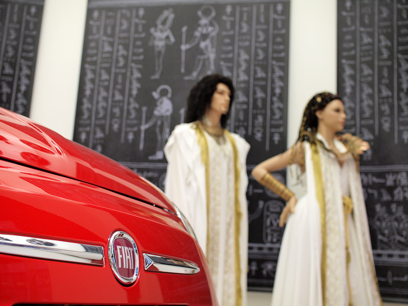 Amore at FIAT CAFFEでは、Hiroko Arai氏によるスペシャルコスチュームや、Shohei Takahashi氏によるスペシャルドローイングを見ることができる