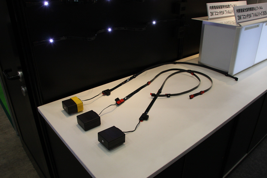 3MのLEDモジュール「Light By Wire」。フラットケーブルにLEDを仕込んだもので、防水・防塵・耐衝撃性が高く、北米では自動車の荷台用などで使われていると言う。国内でも年内に発売する予定