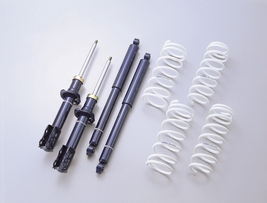 「TRD Sportivoサスペンションセット」。2WD（FF）車に適合。車高は約25mmローダウンする。ショックアブソーバーセットが4万6200円/台、コイルスプリングセットが2万9400円/台