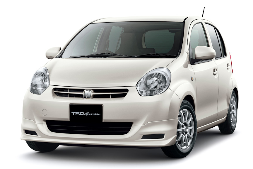 TRDのカスタムパーツを装着した新型パッソ