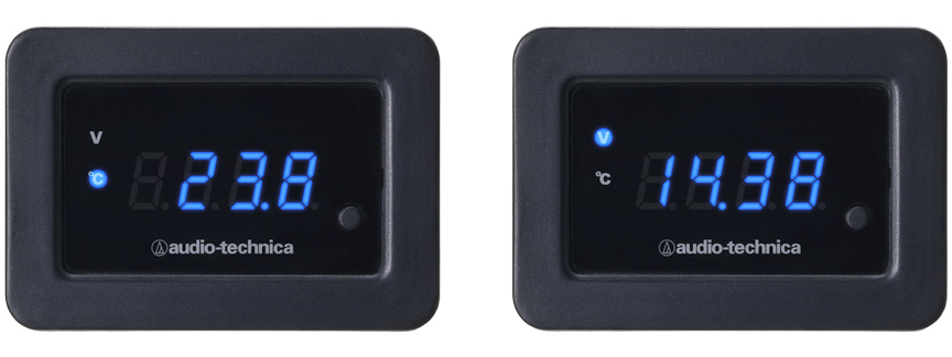 ブルーLED表示のAT-DMX5 BL。温度（左）と電圧（右）の表示が可能