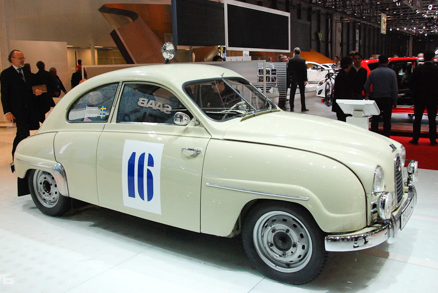 ブースに展示されたヘリテイジモデルは、2ストローク3気筒エンジンを積んだ1956年の「93」ラリー仕様