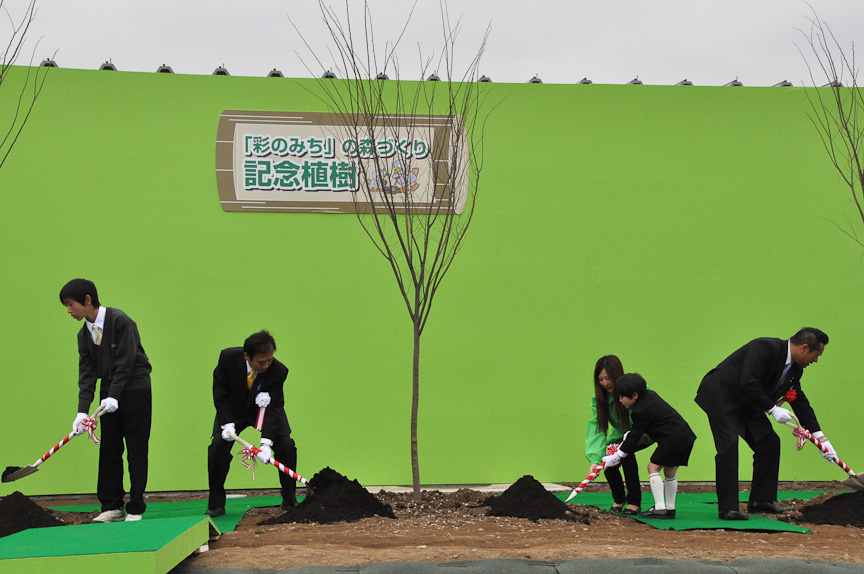 桶川北本IC脇では県木などの記念植樹も行われた