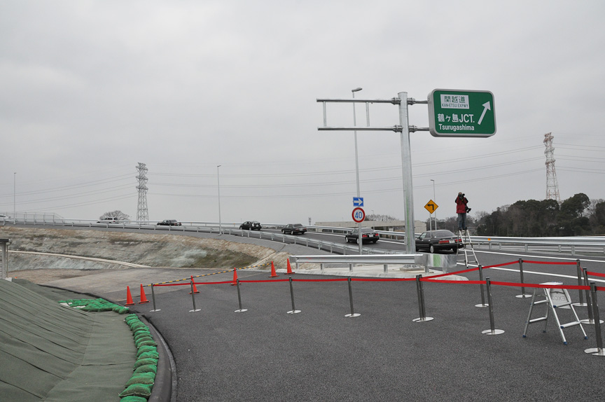 桶川北本ICを抜けるとY字の分岐が現れる。左は将来開通する東北道方面。右の関越道方面にしか道はない