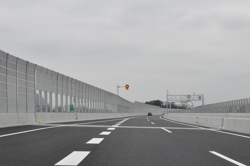 片側2車線の本線に合流