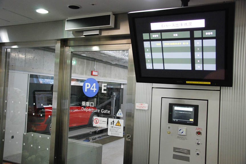 MINIもちゃんと在庫されている。走行たったの1400kmのジョン・クーパー・ワークス クラブマン