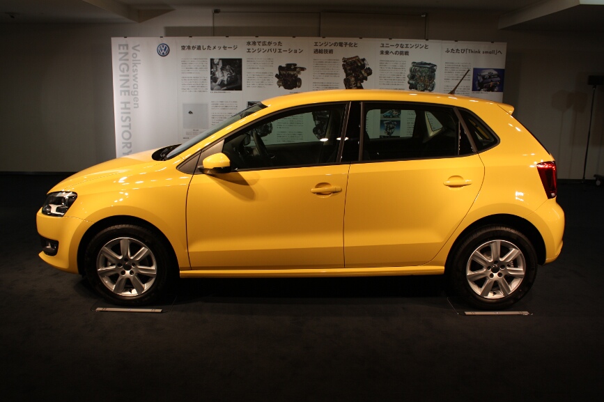 TSIハイラインは上級グレードのため、アルミホイール、メッキパーツなどが装備される。カラーは「サバンナイエロー」