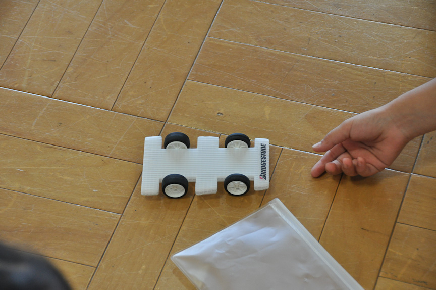 無事完成。この後、2人1組になって実験を行う