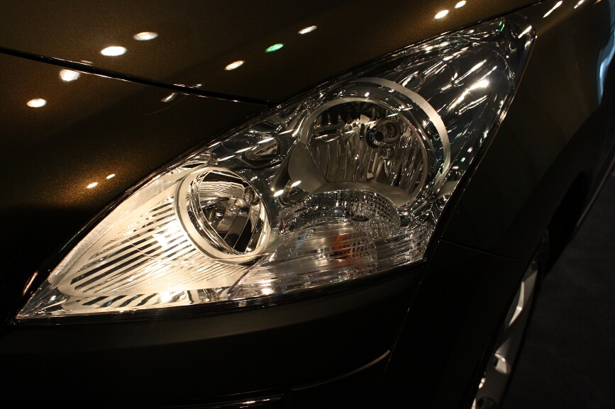 「Premuim」はハロゲンヘッドライトとなる