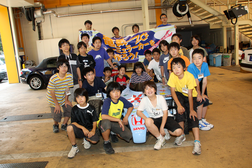 中学生電気フォーミュラカー教室には小中学生25名が参加した