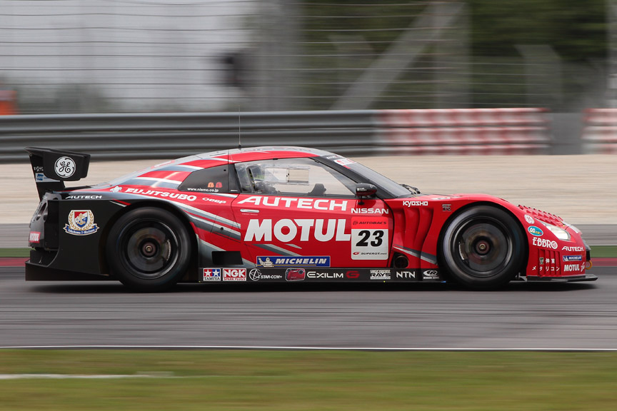 2位に入った23号車 MOTUL AUTECH GT-R（本山哲/ブノワ・トレルイエ）