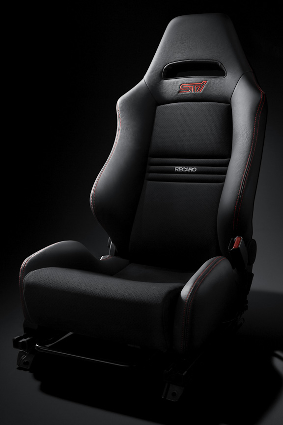 6速MTモデル向けオプションのレカロ製シート