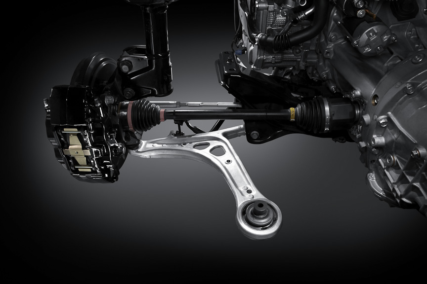 フロントロアアームは新設計。リア側のブッシュをピロボールへと変更している