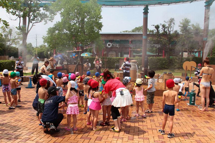 海賊団と園児のバトルが始まった