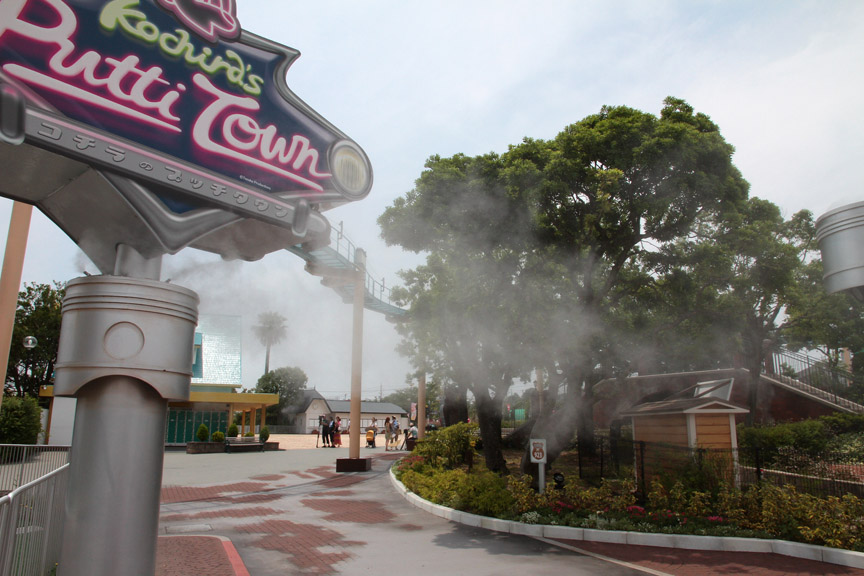 園内には多数のスプラッシュ＆ミストが設置され、来園者をクールダウンしてくれる