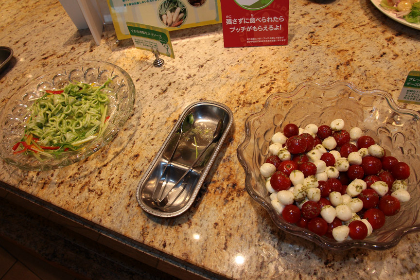 夏らしいメニューが迎えてくれる