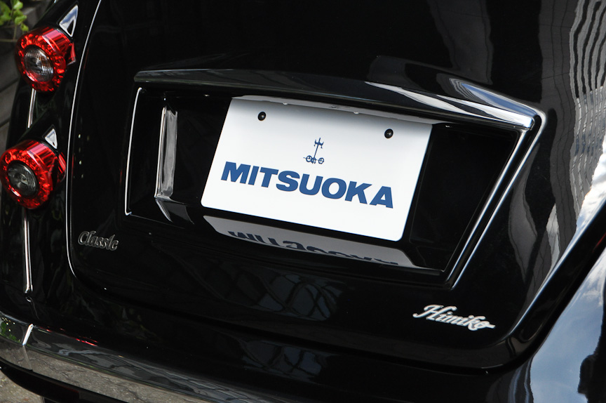 リア右には卑弥呼の、左側にはClassicのバッチが付く