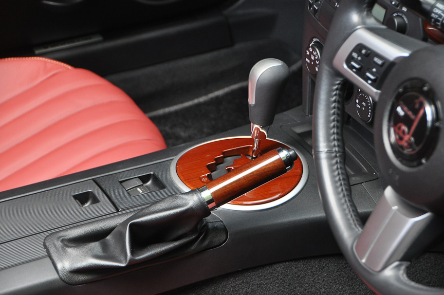 本来ソフトトップはMTだが、試作車のためATを搭載