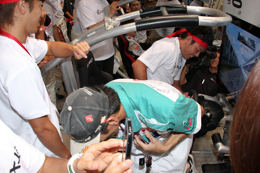 急遽1周早くドライバーチェンジしたものの、松浦選手もスピンの連続で白組に大きく差を開けられる