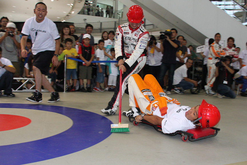 あまりの勢いに井口選手の顔が引きつる