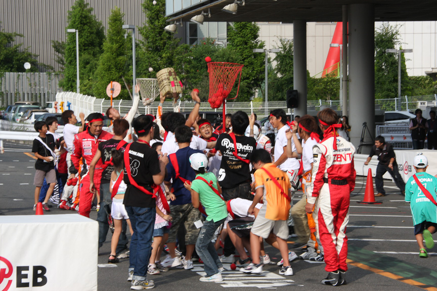 最後は赤組が勝利しポイント逆転となった