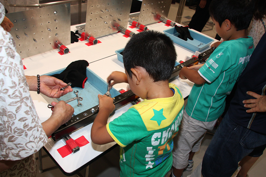 メカニック気分を味わえるブースも