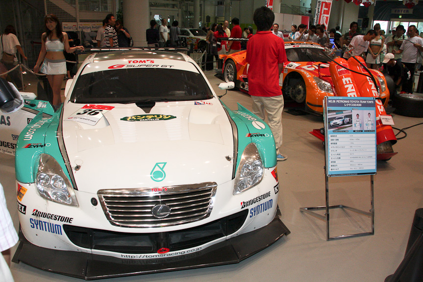 レクサスSC430には搭乗して記念撮影もできた