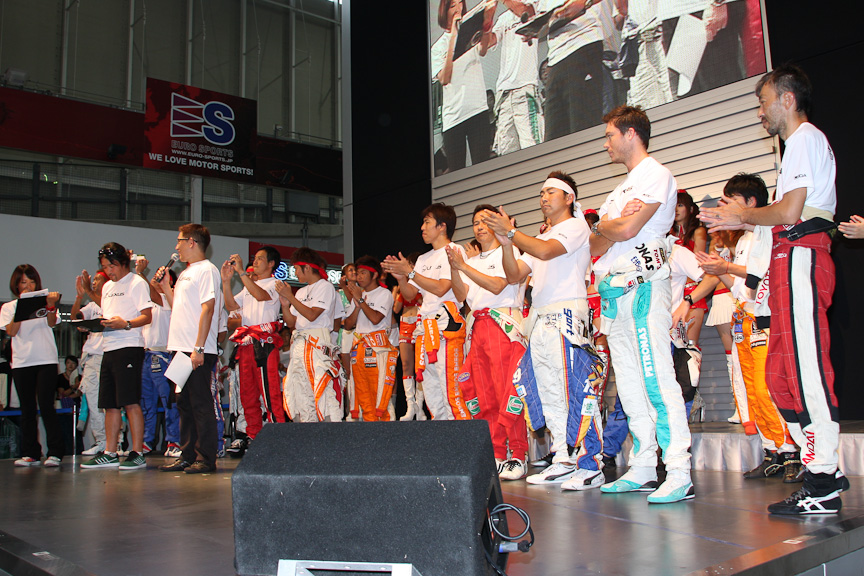 最後は参加したレースクィーンやドライバーが勢揃い