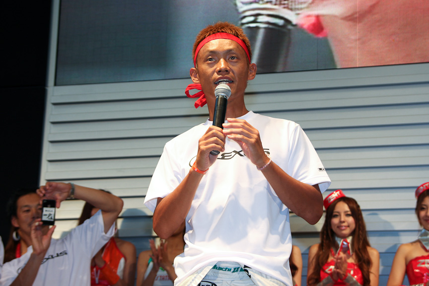 LGDA会長の脇阪選手は、中には前日から並んだお客さんもいることに触れ、来場者や協力してくれたドライバー、スタッフに感謝の意を述べた