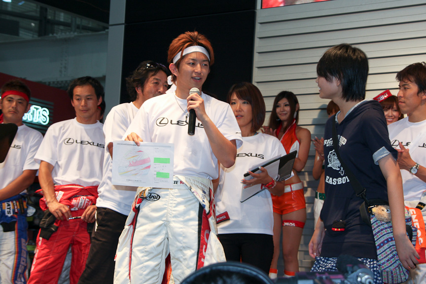 最後にはヘルメットカラーリングの発表や、オークションの発表なども行われた