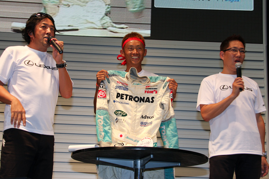 最後にはヘルメットカラーリングの発表や、オークションの発表なども行われた