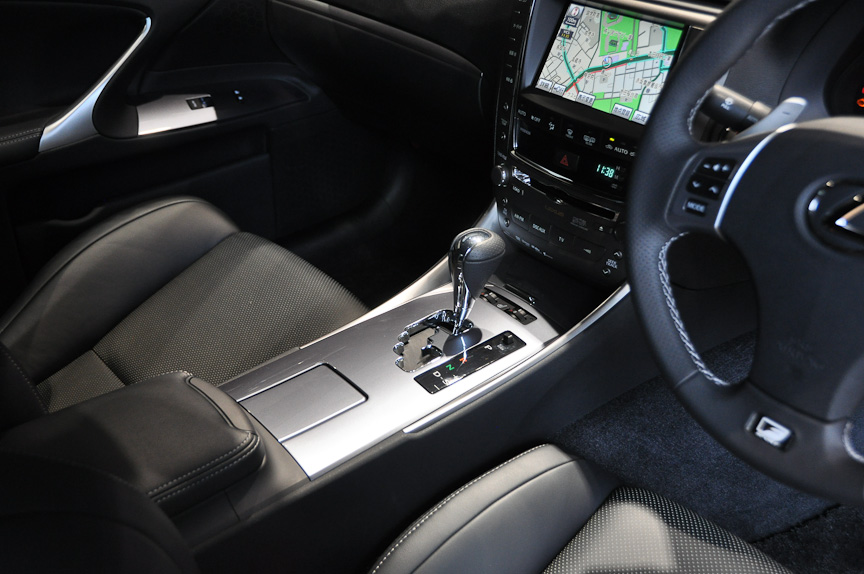 シフトノブも専用のもの