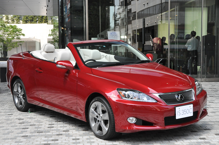 コンバーチブルモデルに新たに追加されたIS350C