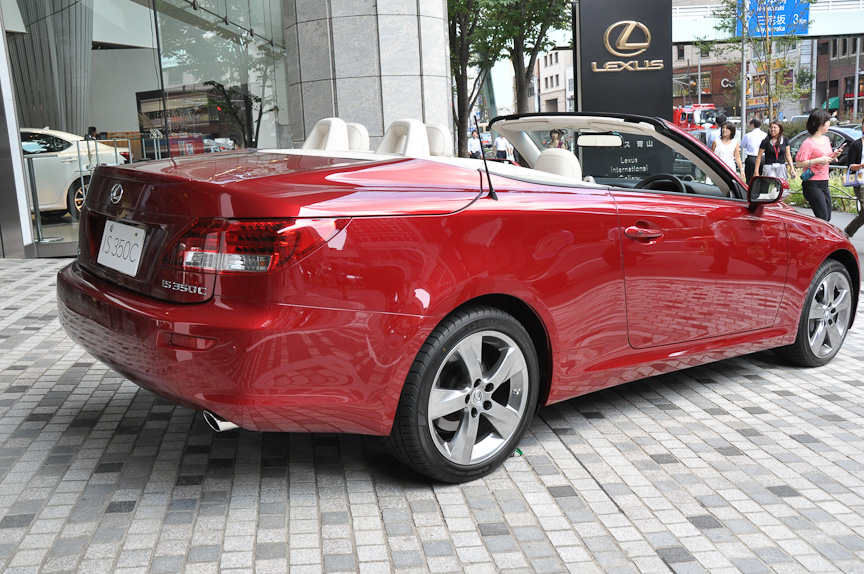 コンバーチブルモデルに新たに追加されたIS350C