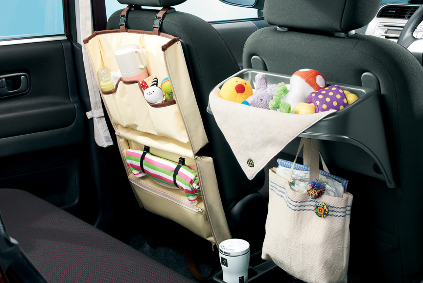 ベビー用シートバックポケットは車内外でさまざまな用途に使える