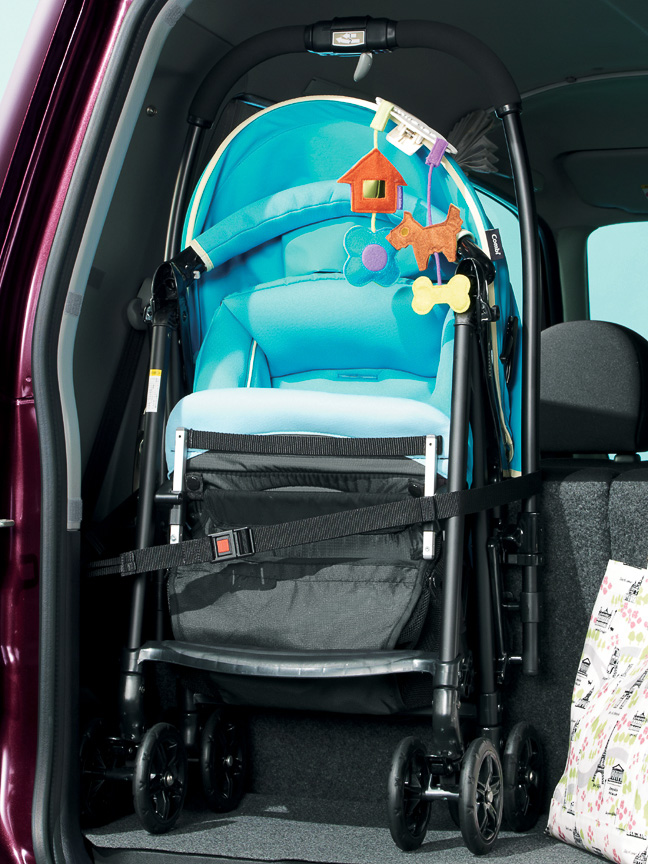 ベビーカーを立てたまま収納できる「ベビーカーホールドアタッチメント」