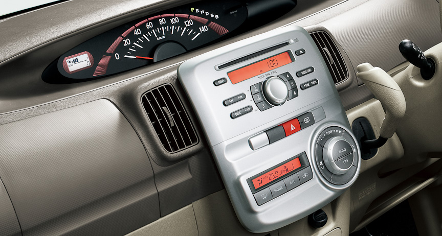 タント Gのインストルメントパネル