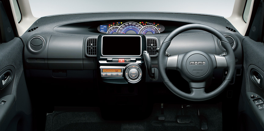 タント カスタムRSのインストルメントパネル