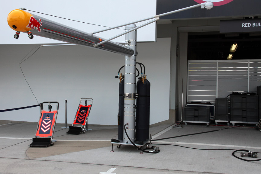 先端の2つのコネクターにホースが取り付けられる