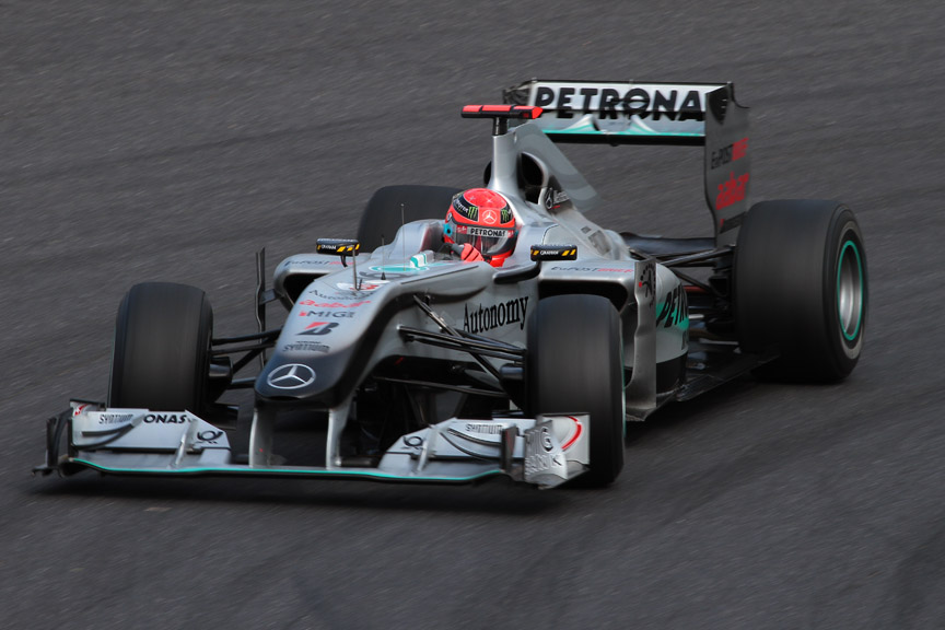 シャッター速度を1/125秒にすると動きが出てくる。リアタイヤのウォールの文字は差が分かりやすい