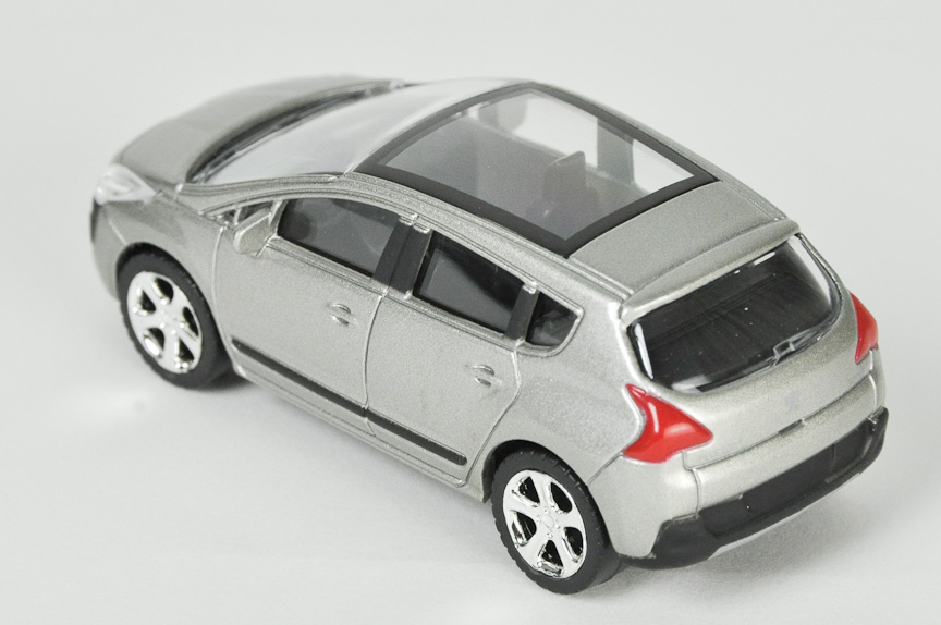 標準装備のパノラミックルーフ