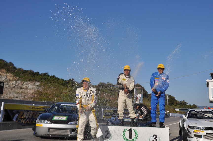 Class 3の優勝は47号車 b-チャン☆福岡板金2-11の清水清氏。清水氏は、セッション3の途中で、コースイン時の白線カットによるピットインペナルティを受けるなど、時間のない中でベストタイムを記録した