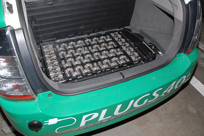 容量が標準バッテリーの約5倍となるニッケル水素電池を搭載