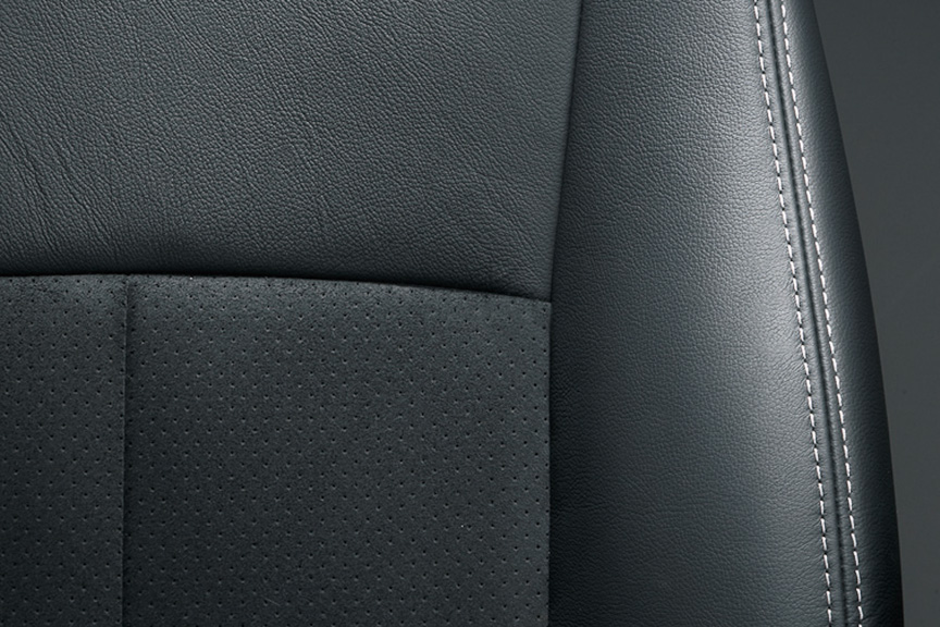 アルカンターラ/レザーシート（シルバーステッチ）