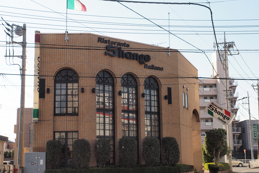 こちらが県内に8店舗を構えるシャンゴの問屋町本店