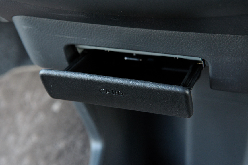 センタコンソールに付いたカード入れ