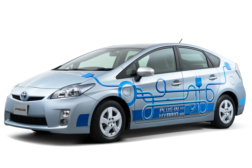 特務機関NERVの公用車に認定された「プリウス PHV」