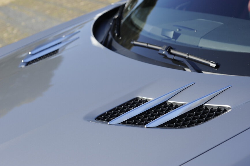 大きなエアダクトがあるフロントまわり